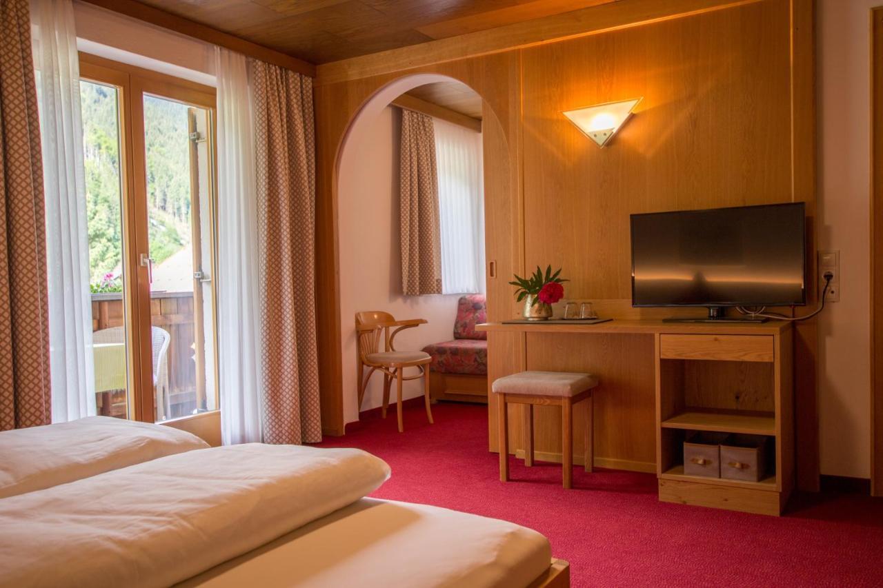 Pension Christophorus Hotel Garni Partenen Bagian luar foto