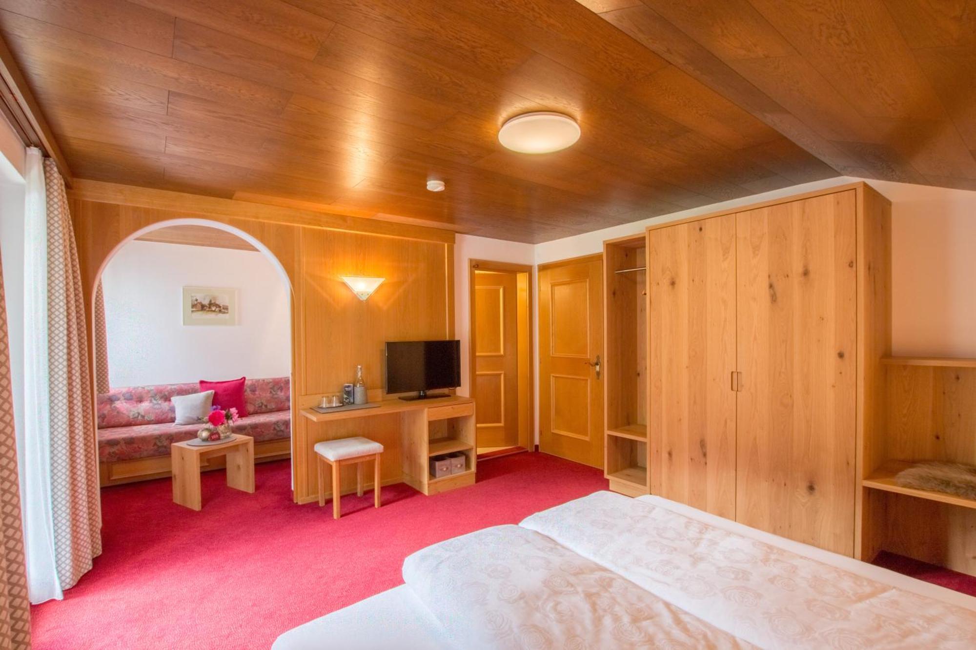 Pension Christophorus Hotel Garni Partenen Bagian luar foto